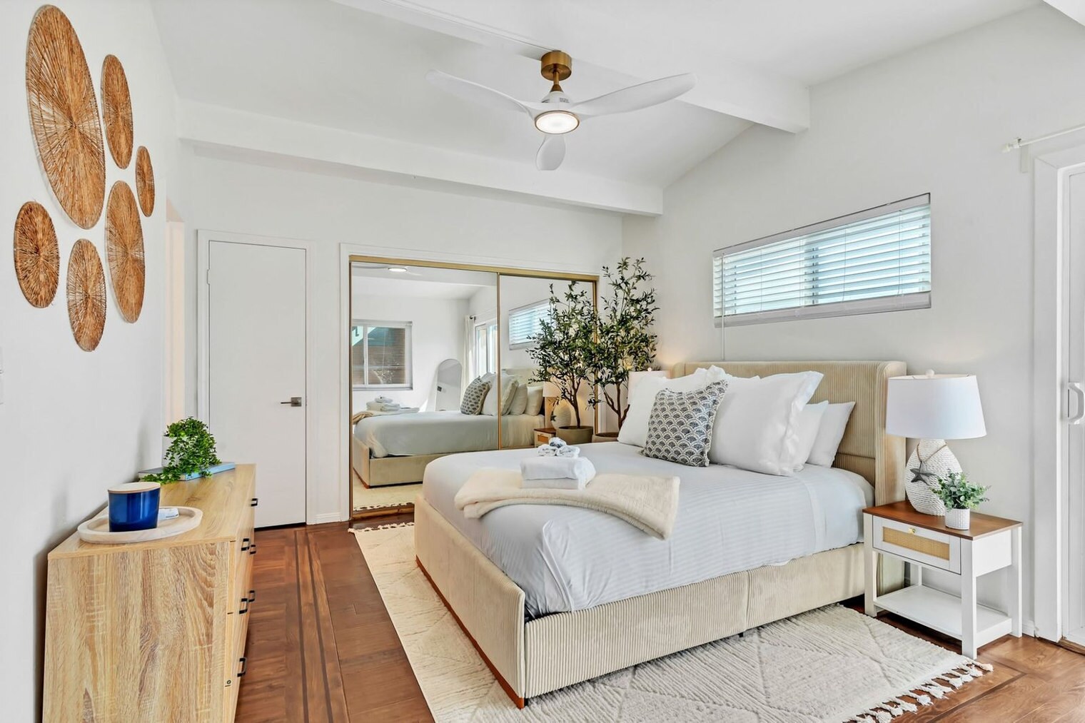 Building Photo - 4585 Saratoga Ave