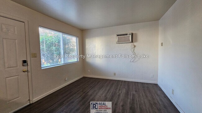 Building Photo - Cozy 1 Bedroom Duplex in Historic Folsom