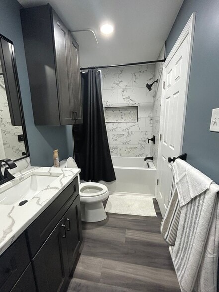 Building Photo - 220 Jennifer Ct