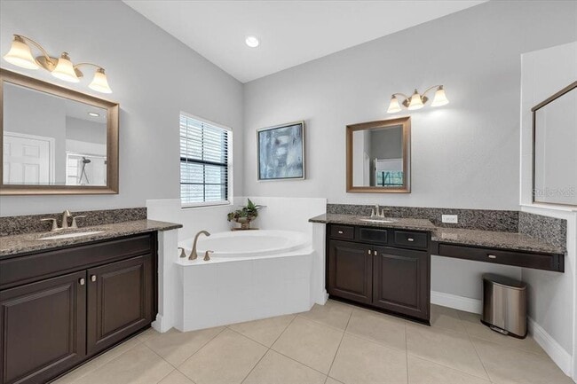 Building Photo - 13818 Moonstone Canyon Dr