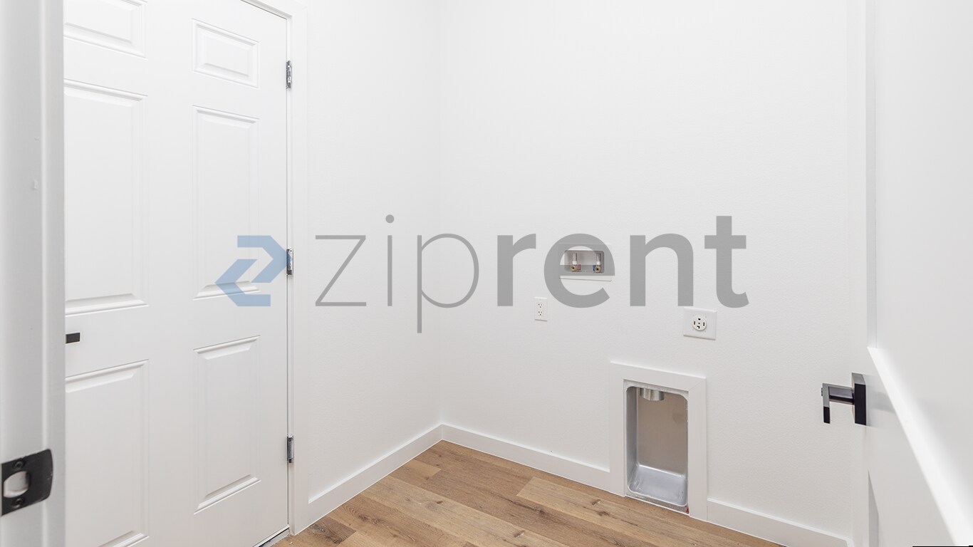 Building Photo - 7104 N Maltese Dr