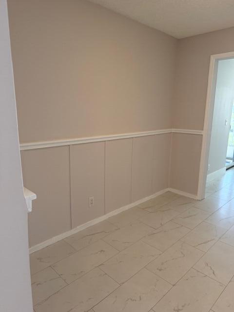 Building Photo - 9448 Saddlebrook Dr