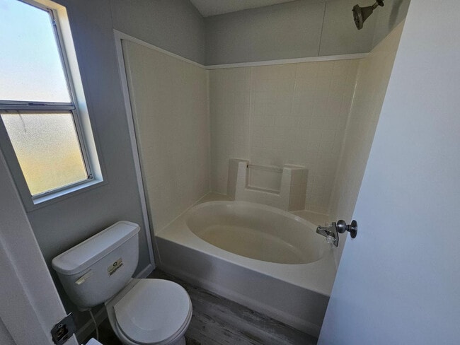 Building Photo - 725 S 97th Way