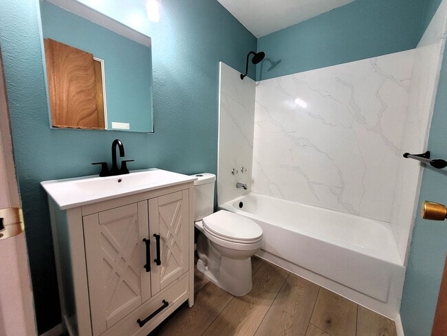 Building Photo - Southside Condo with a View - 1 Bedroom - ...
