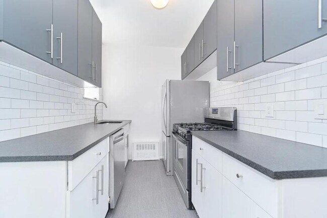 Building Photo - 2 bedroom in Brooklyn NY 11238