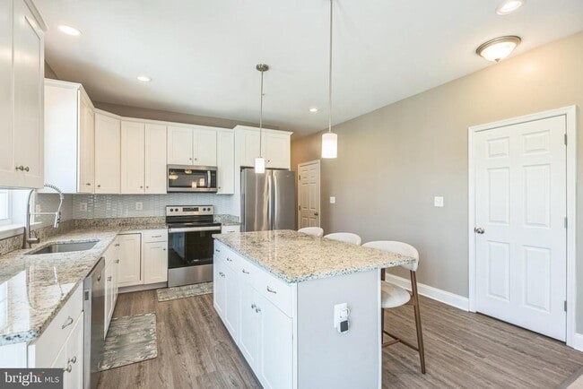Building Photo - 14 Candleberry Dr