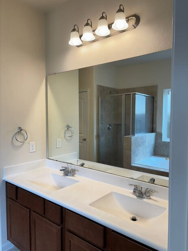 Building Photo - 14246 Dos Palos Dr