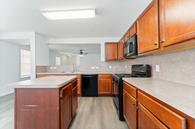 Building Photo - Stylish 3-Bedroom, 2-Bath in a Vibrant Spr...