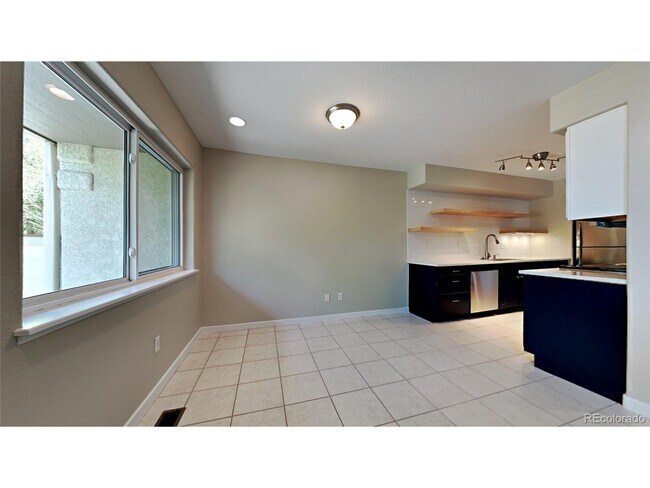 Building Photo - Refined Louisville Townhome — Garage, Gas Fireplace, and Private Deck