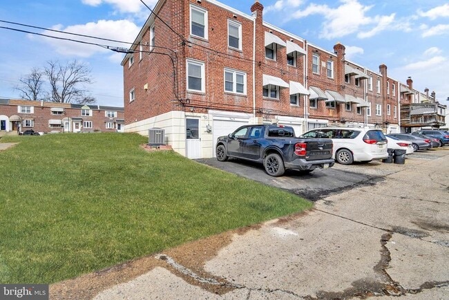 Building Photo - 666 Rively Ave