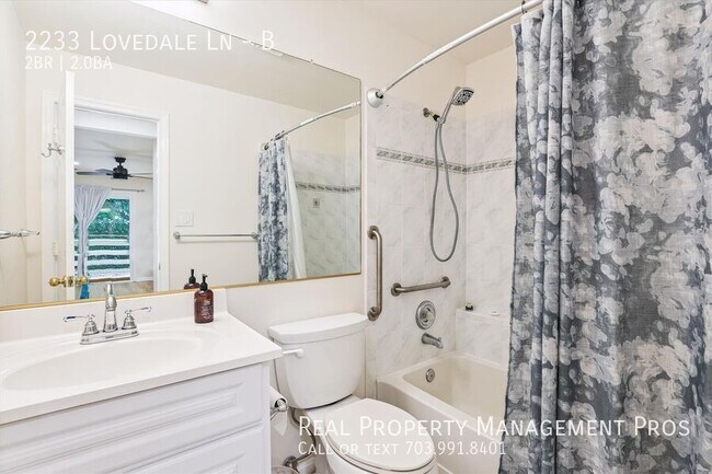 Building Photo - 2233 Lovedale Ln
