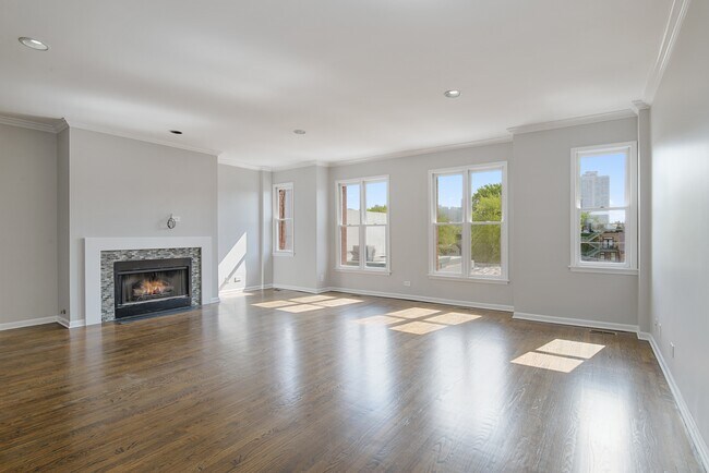 Building Photo - 2632 N Halsted St