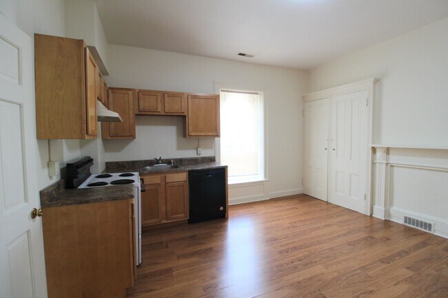 Building Photo - Downtown home for rent