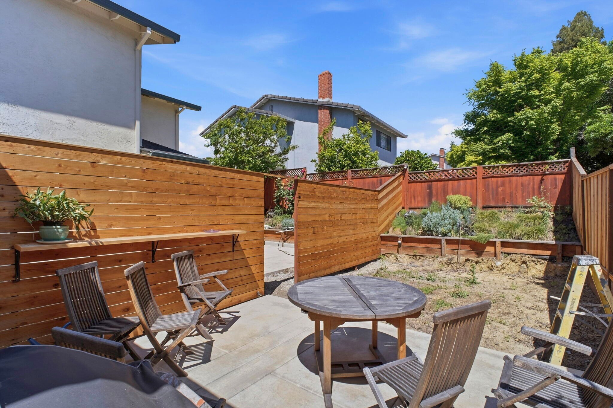 Building Photo - 6001 Castlebrook Dr