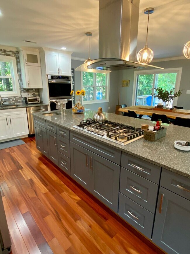 Building Photo - Gated Fairfield Harbour Home + Utilities + Wi-Fi Included