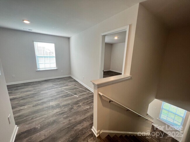 Building Photo - 7868 Whispering Strm Dr