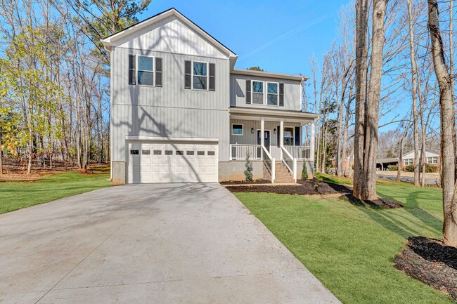 Building Photo - Stunning 4 Bedroom Home in Laurens