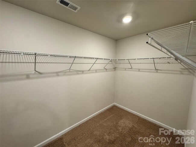 Building Photo - 2011 Weddington Pointe Dr