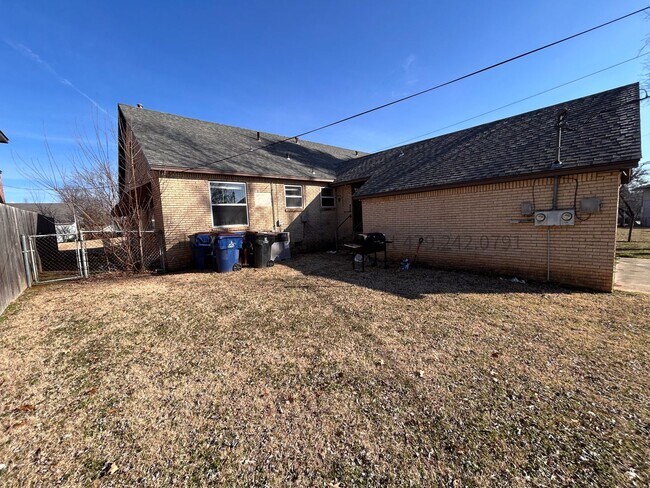 Building Photo - Nice 2 Bedroom 1 Bath Duplex in Park Hill ...
