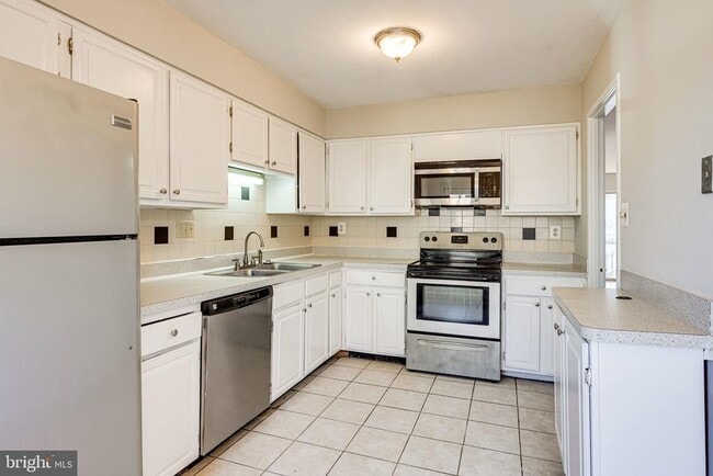Building Photo - 1727 Cy Ct