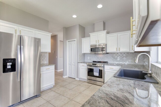 Building Photo - Annual Pool Home in The Stoneybrook Community of Venice!