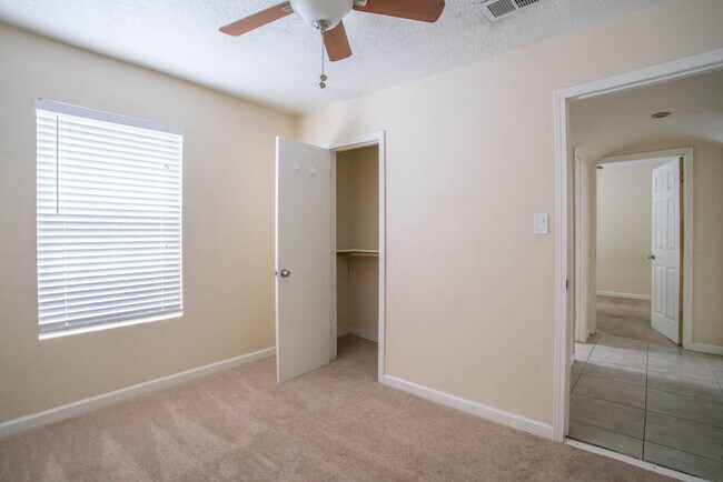 Building Photo - 1846 Henry Cir SW