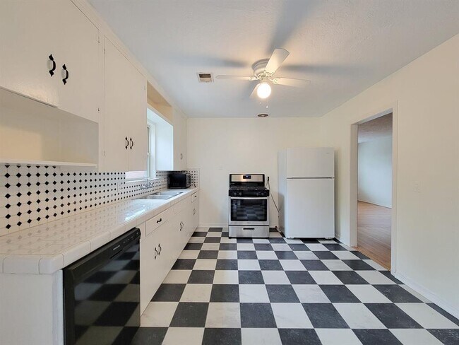 Building Photo - 2249 Branard St