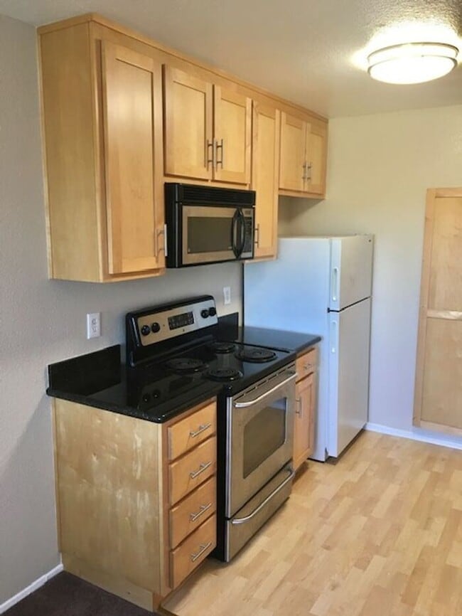 Building Photo - 1 bed 1 bath Condo in Benicia -- COMING SO...