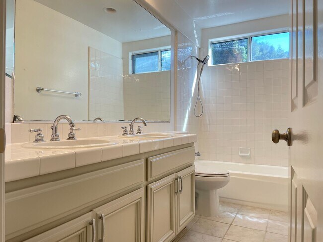 Building Photo - 1780 Blackbird Cir