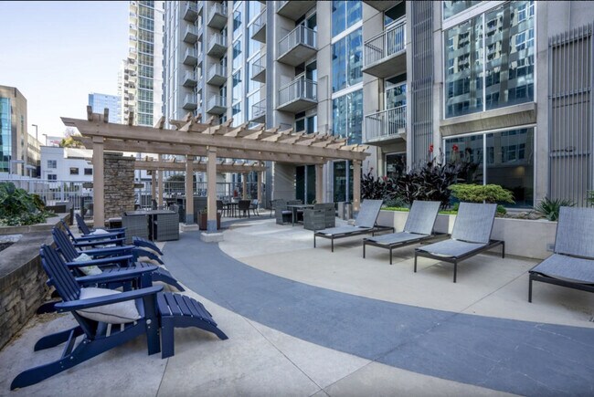 Building Photo - 300 S Church St