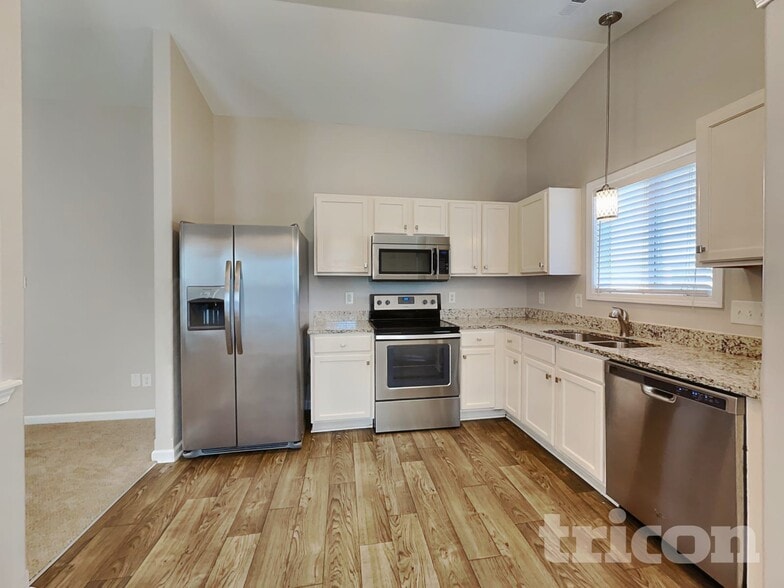 Building Photo - 4991 Astonshire Ln