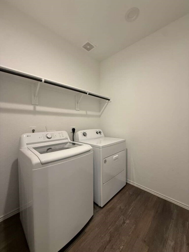Building Photo - 5037 Almond Ter Dr