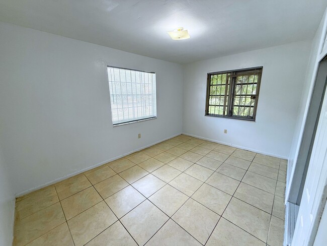 Building Photo - 15410 NW 32 Ct