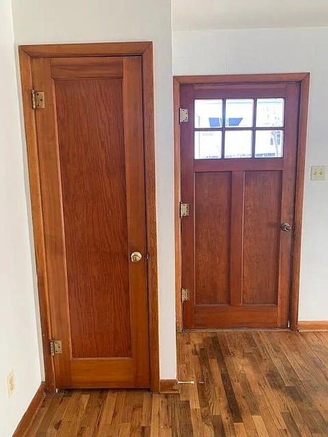 Building Photo - 1 Bedroom Apartment Available Now!