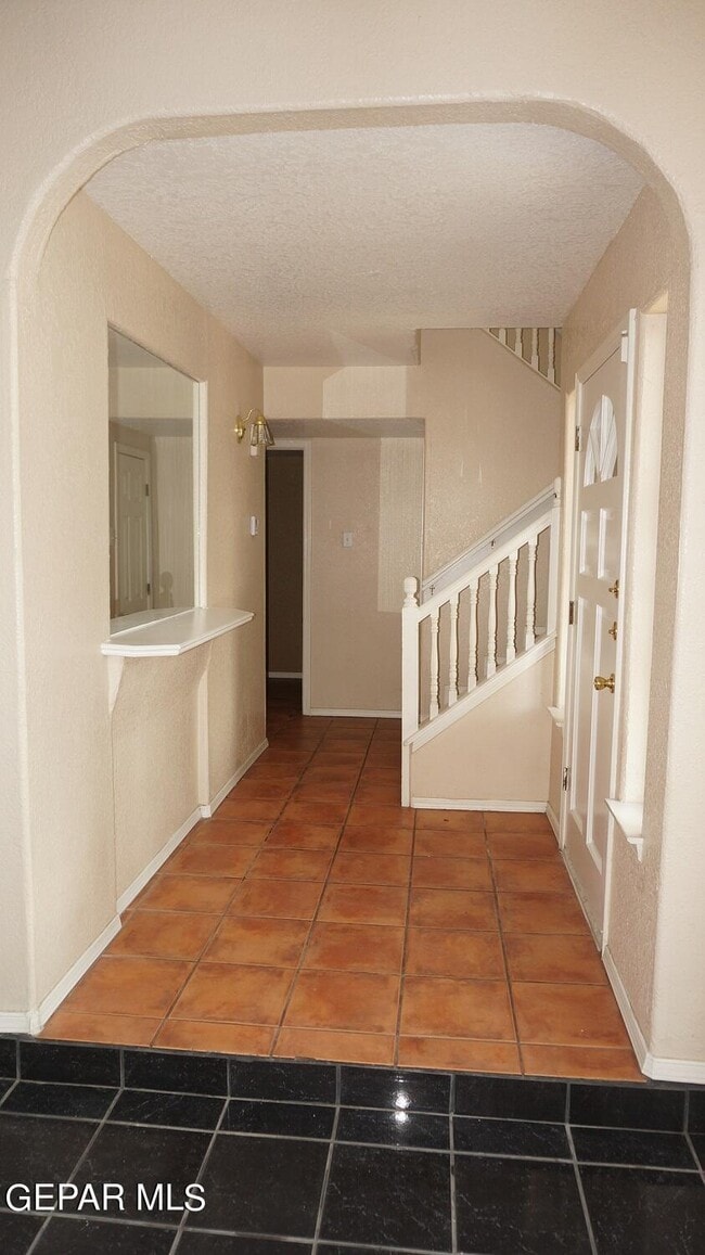Building Photo - 1801 Garden Gate Way