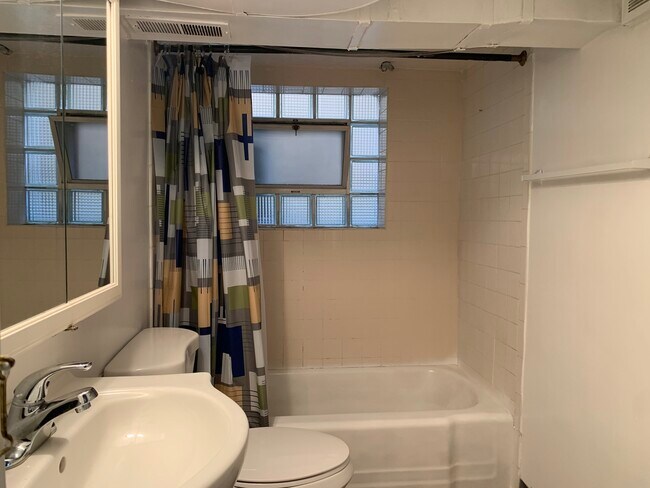 Building Photo - 5656 W Grace St