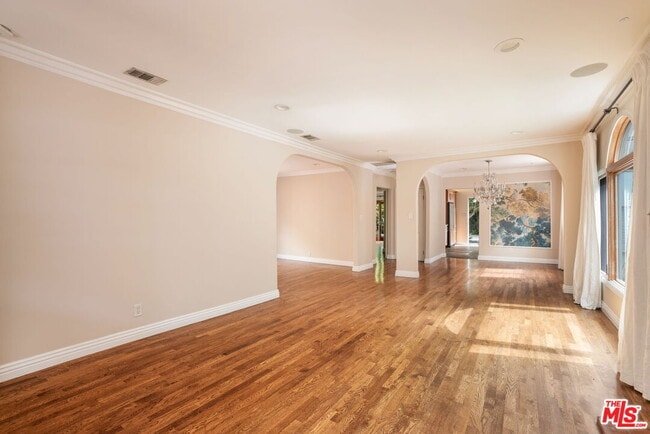 Building Photo - 1134 N Poinsettia Pl