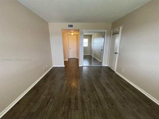 Building Photo - 4700 Washington St