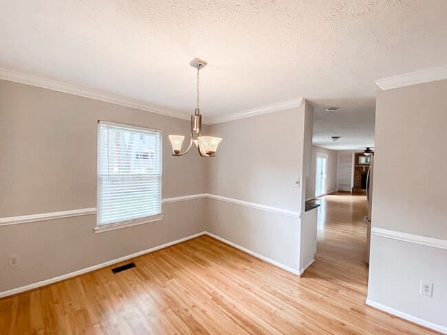 Building Photo - Fantastic 4 Bedroom 3.5 Bathroom Colonial ...