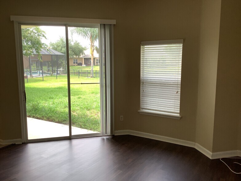 Building Photo - 937 E Terranova Way