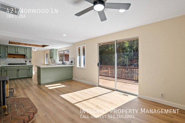 Building Photo - 421 Norwood Ln