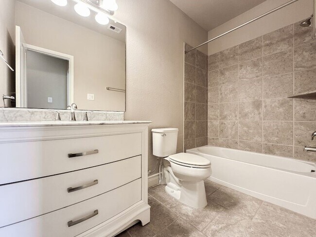 Building Photo - 10 Pilot Rock Pl