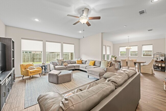 Building Photo - 6811 Andorra Cove Cir
