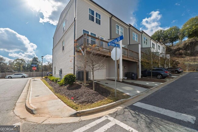 Building Photo - 313 Skylar Way SE