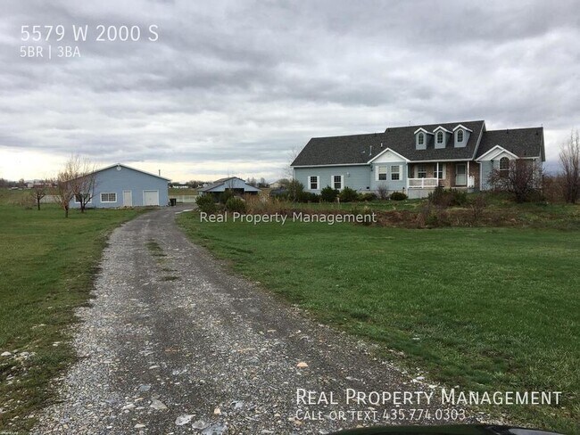 Primary Photo - Beautiful 5 Bedroom Home in Mendon! 5 Acre...