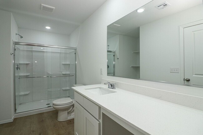 Building Photo - 3122 S 15th Pl