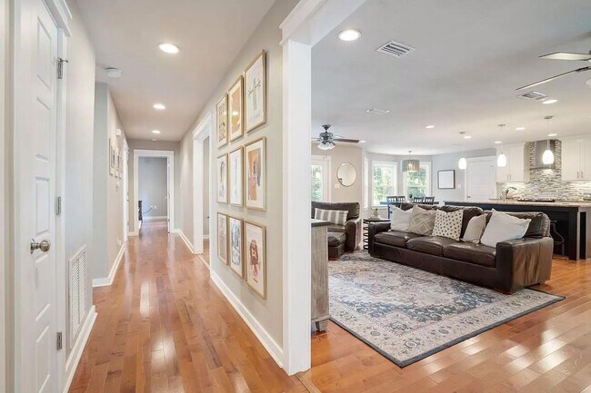 Building Photo - 2072 Trescott Dr