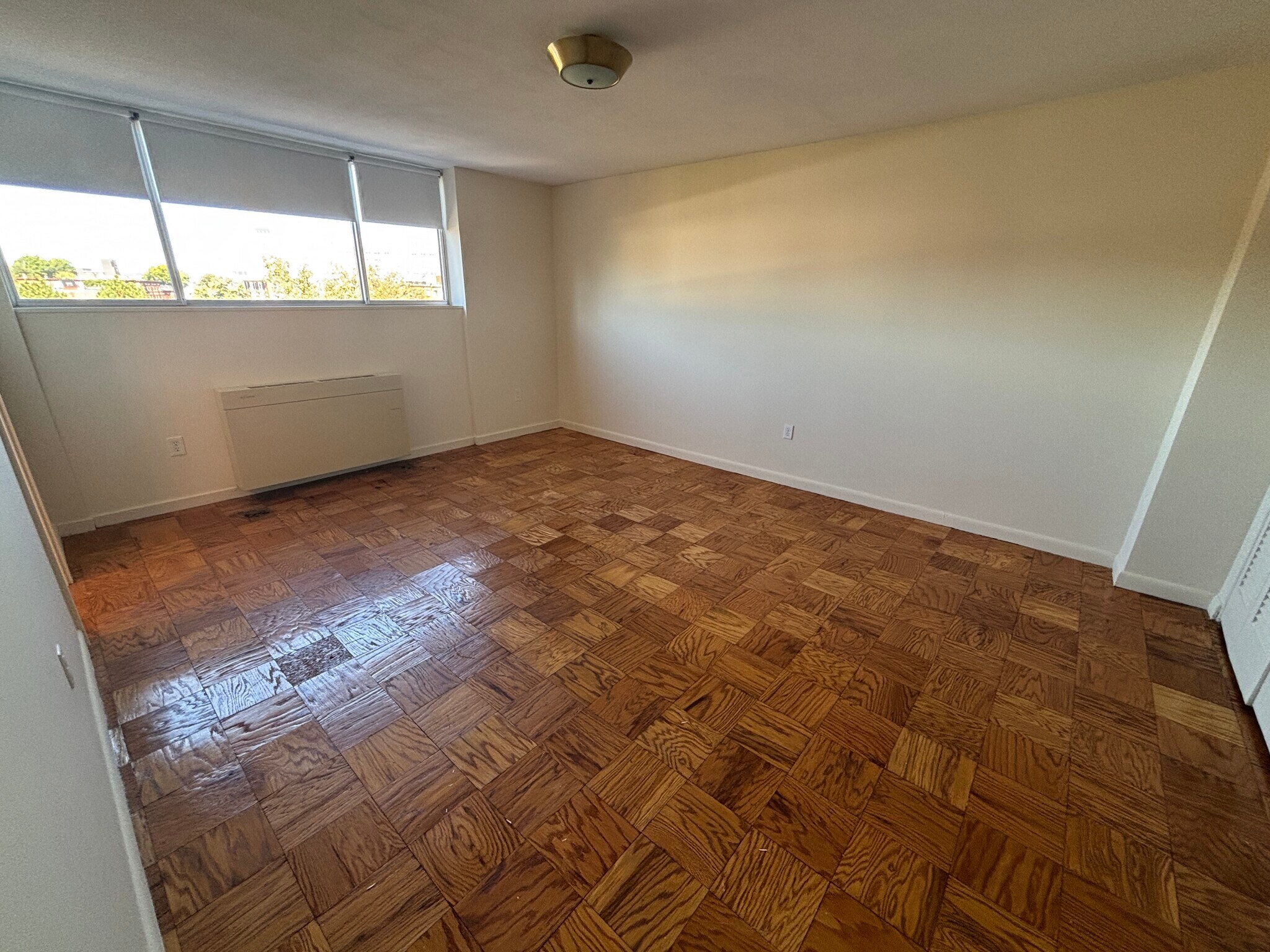 Building Photo - 80 Monmouth St