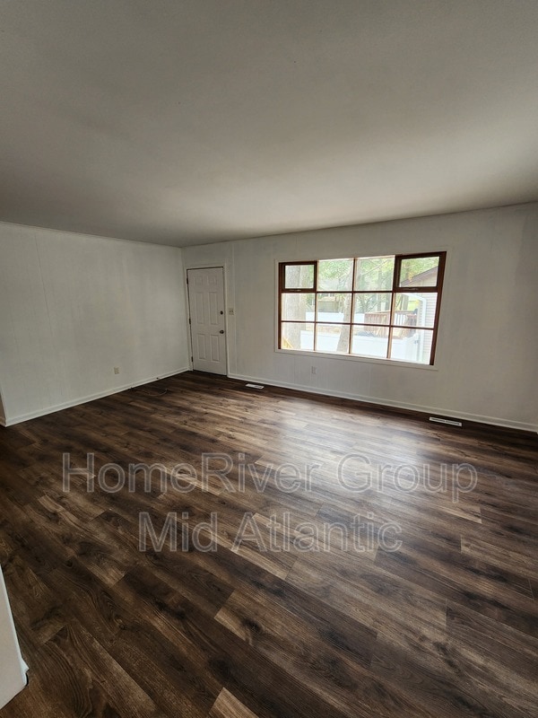 Building Photo - 6 Greenwood Ln