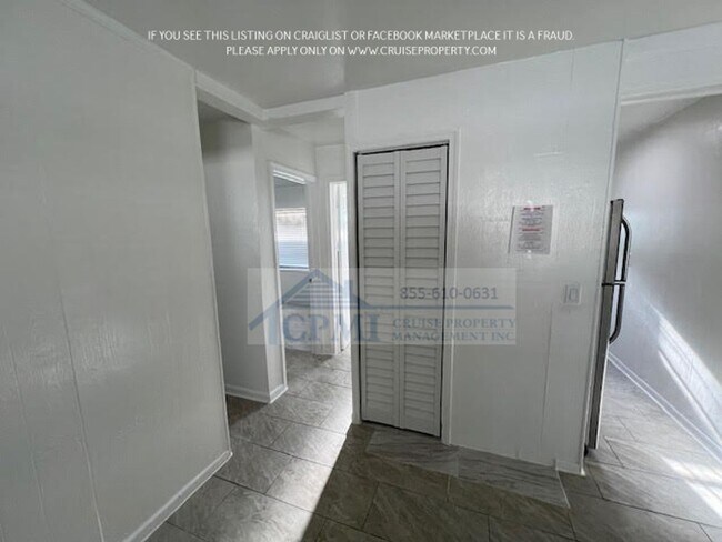 Building Photo - Affordable Downtown WPB 2/1 without the Downtown Price Steps Away From it ALL!! $995 Sec Dep spec...